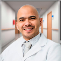 Dr. Rafael Tomas Valera Ynojosa, Ginecólogo-Obstetra en Quito