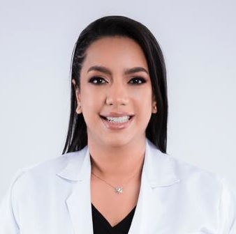 Dra. Andrea Siboney Valarezo García, Cirujana Oftalmóloga en Quito